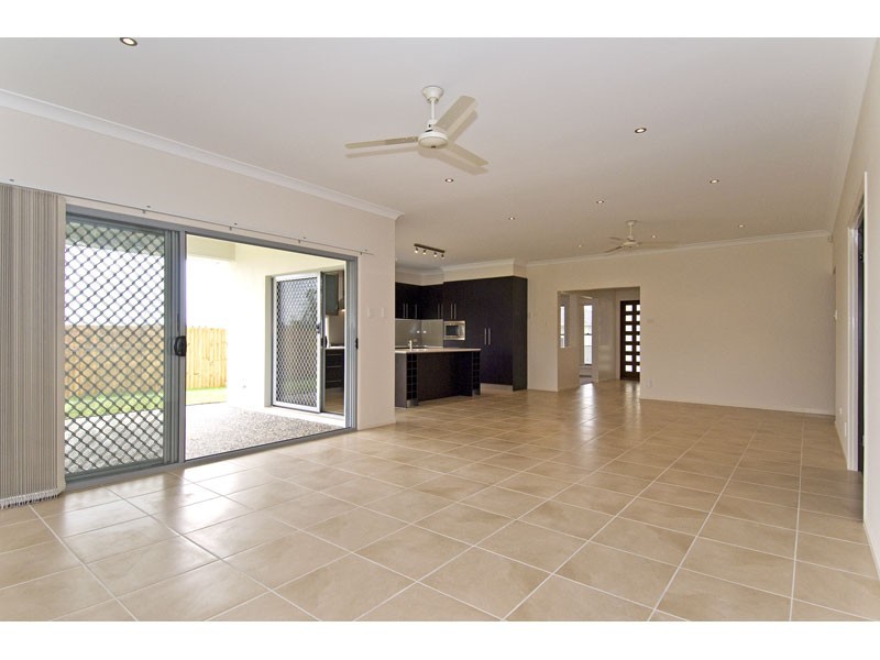 5 Turtle Place, Redland Bay QLD 4165