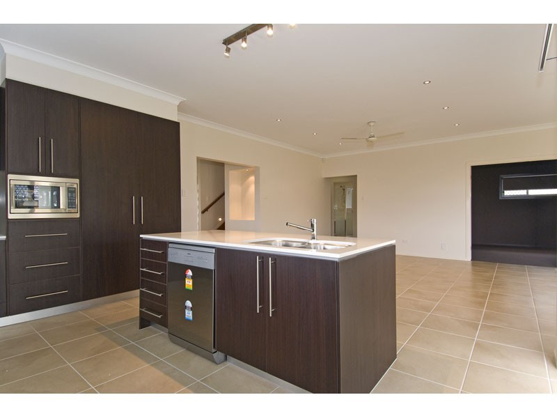 5 Turtle Place, Redland Bay QLD 4165