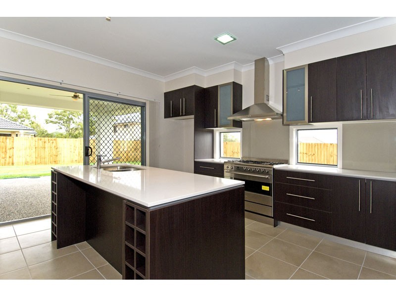 5 Turtle Place, Redland Bay QLD 4165