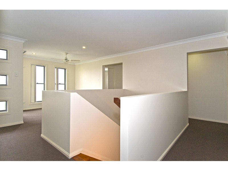 5 Turtle Place, Redland Bay QLD 4165
