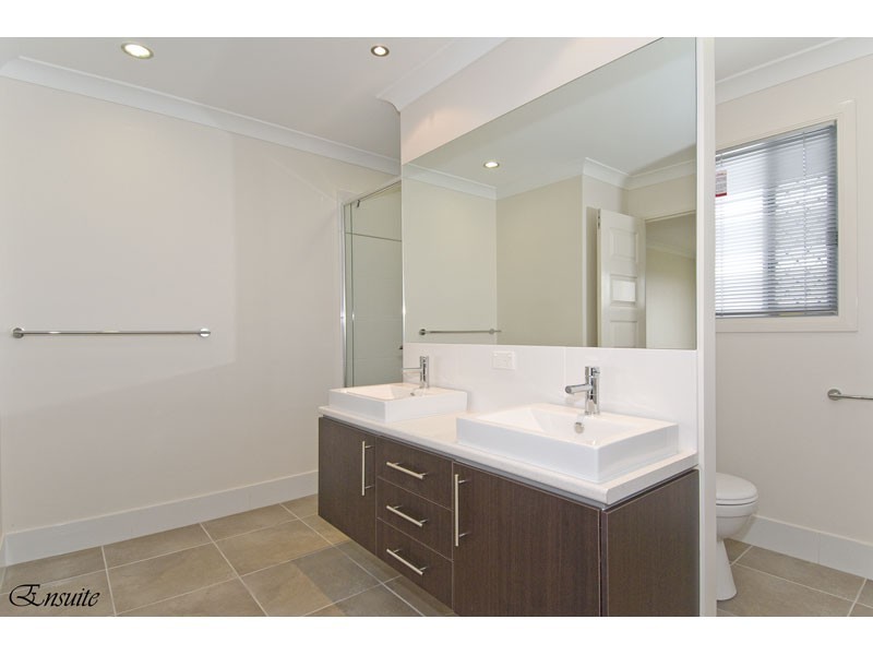 5 Turtle Place, Redland Bay QLD 4165