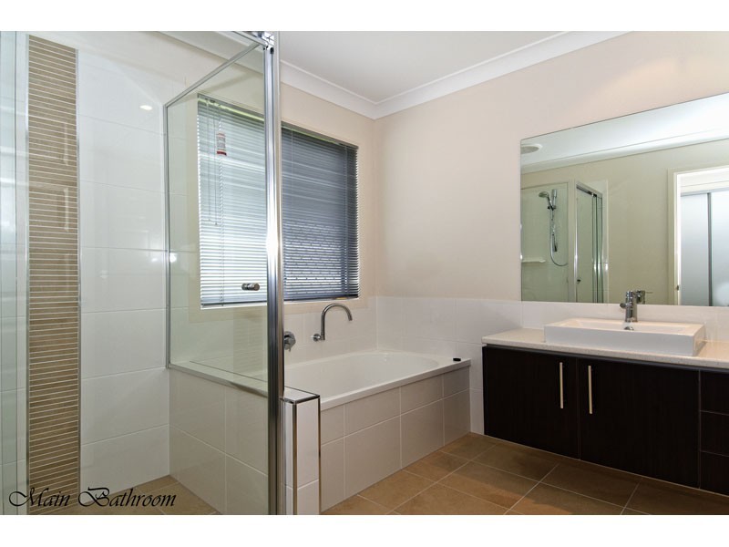 5 Turtle Place, Redland Bay QLD 4165
