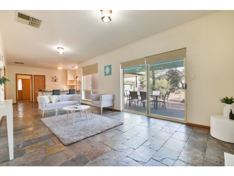 14 Wooding Avenue, Woodcroft SA 5162