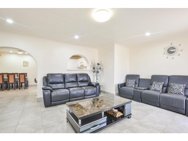 23 Trinidad Way, Happy Valley SA 5159