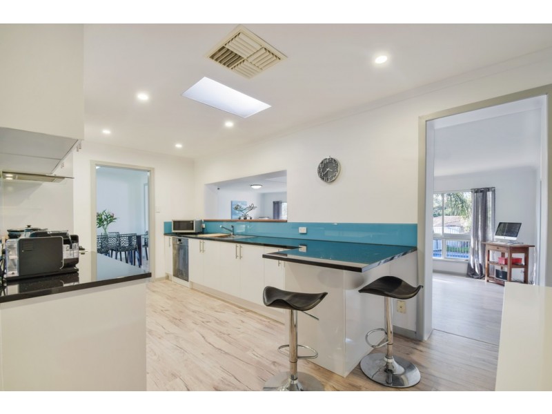 11 Jade Crescent, Aberfoyle Park SA 5159