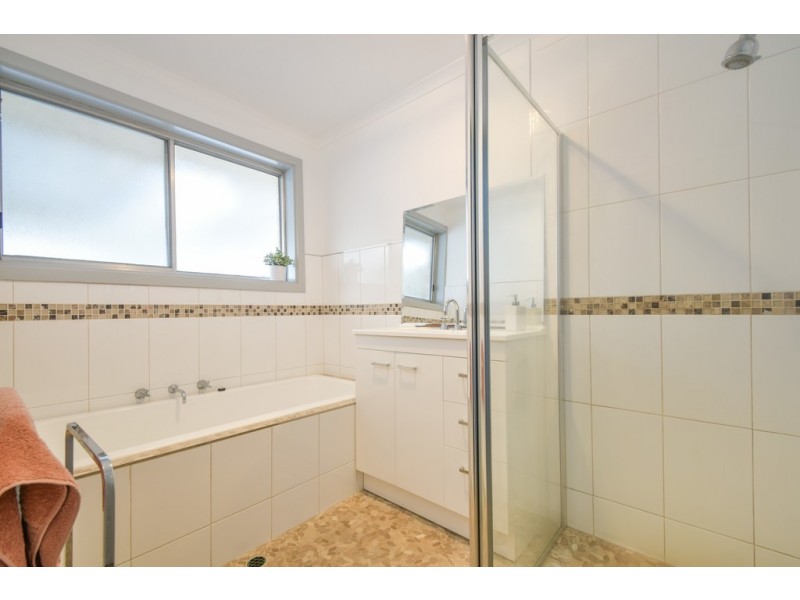 11 Jade Crescent, Aberfoyle Park SA 5159