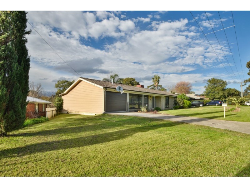 11 Jade Crescent, Aberfoyle Park SA 5159