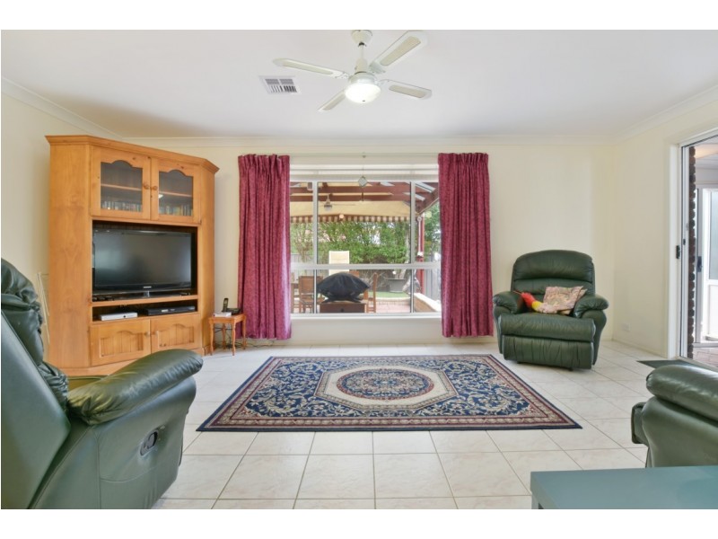 14 Riddoch Crescent, Woodcroft SA 5162