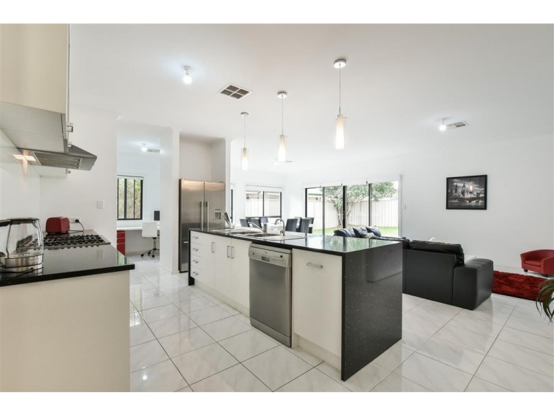 11 Karu Crescent, Mitchell Park SA 5043