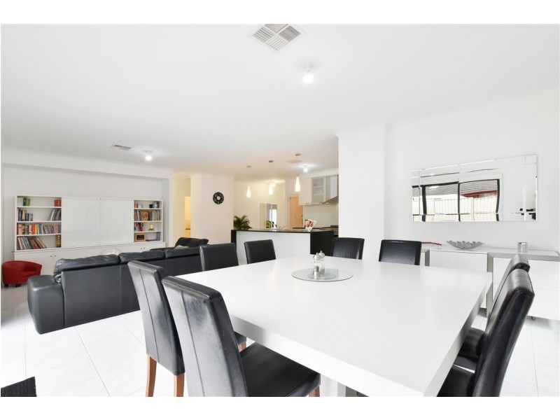 11 Karu Crescent, Mitchell Park SA 5043