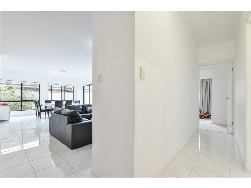 11 Karu Crescent, Mitchell Park SA 5043