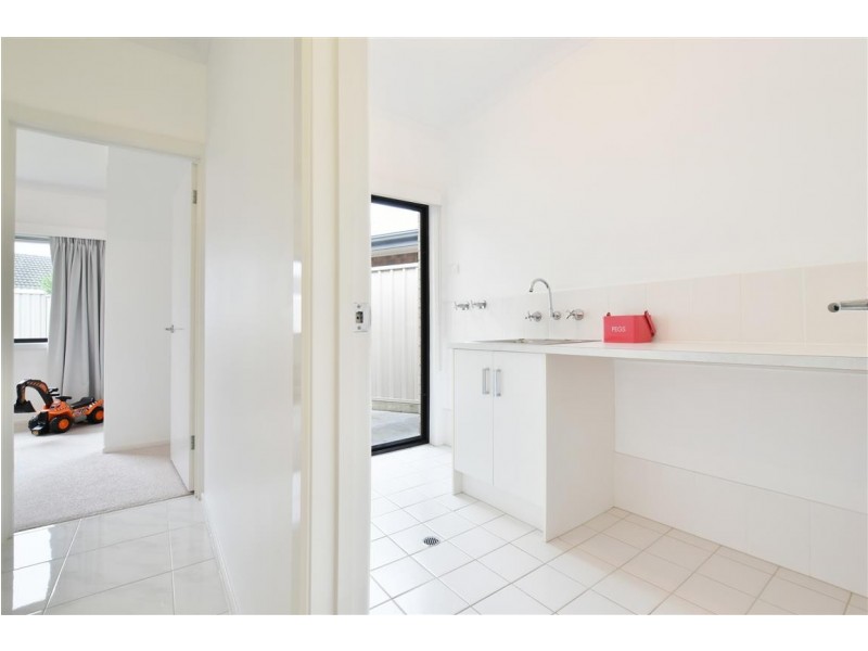 11 Karu Crescent, Mitchell Park SA 5043