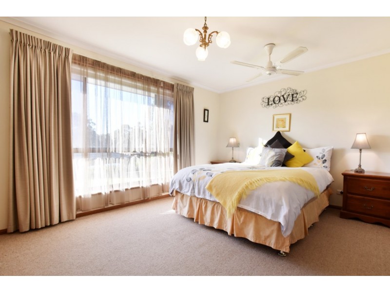 4 Ash Street, Aberfoyle Park SA 5159