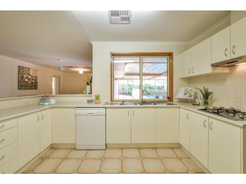 2 Angas Walk, Woodcroft SA 5162