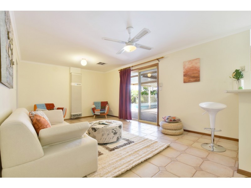 2 Angas Walk, Woodcroft SA 5162