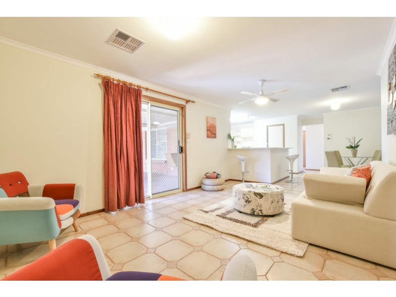 2 Angas Walk, Woodcroft SA 5162