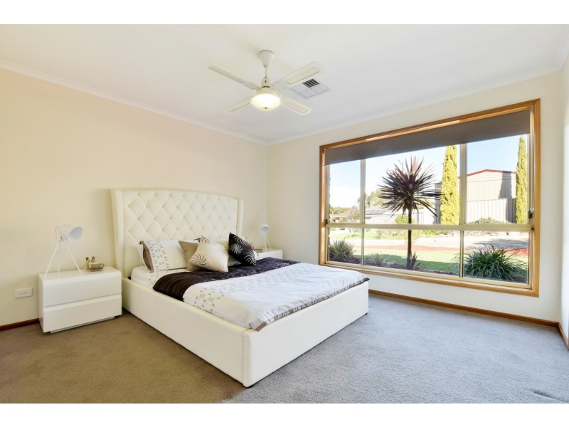 2 Angas Walk, Woodcroft SA 5162