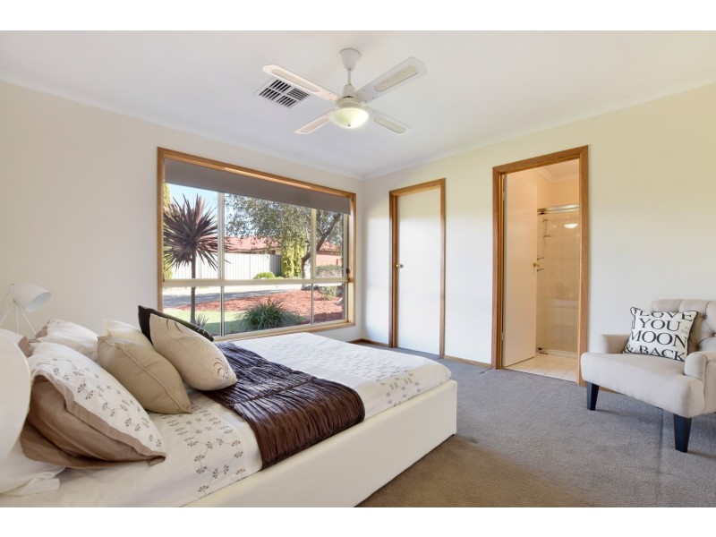 2 Angas Walk, Woodcroft SA 5162