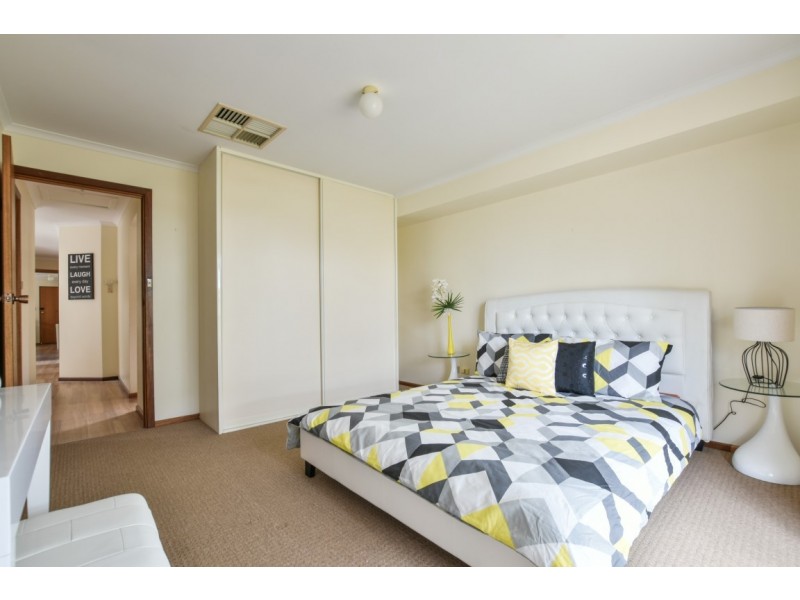 22 Barossa Way, Woodcroft SA 5162