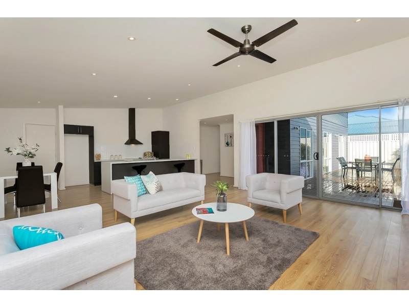 17 Whinnerah Avenue, Aldinga Beach SA 5173