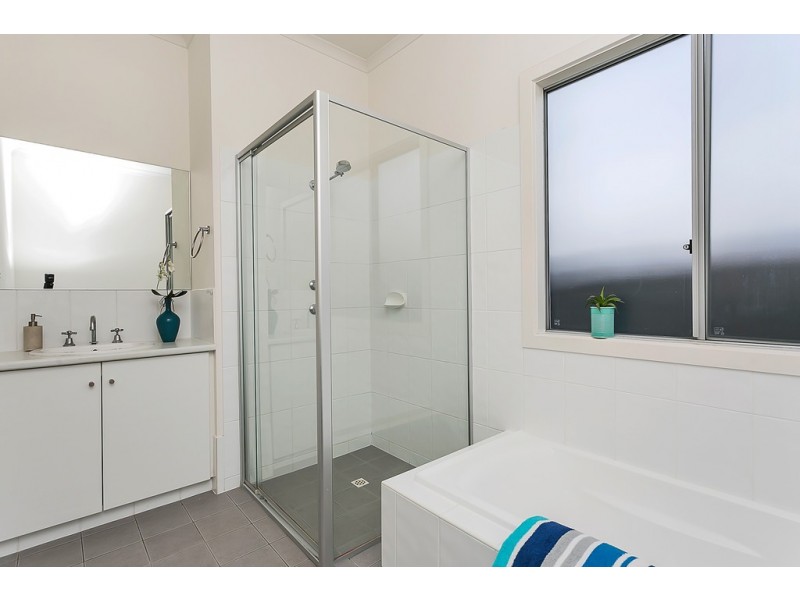 17 Whinnerah Avenue, Aldinga Beach SA 5173