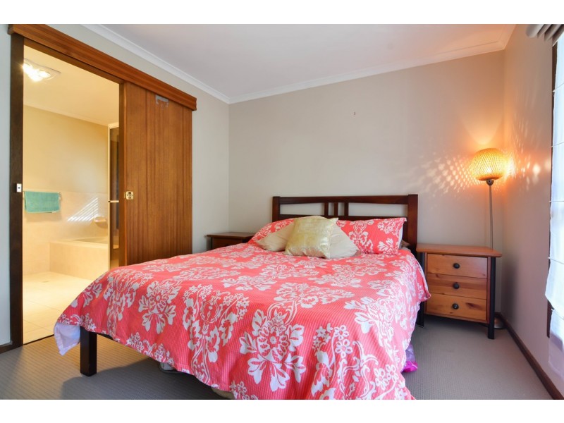 33 Wootoona Avenue, Christies Beach SA 5165