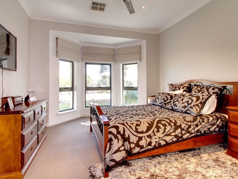 12 Dianne Street, Happy Valley SA 5159