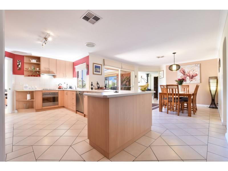 3 Jerilderie Drive, Happy Valley SA 5159