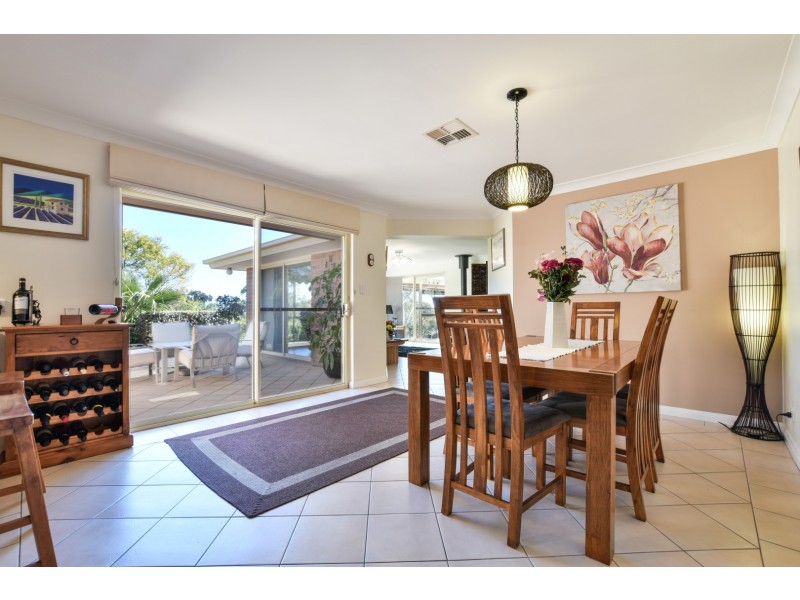 3 Jerilderie Drive, Happy Valley SA 5159