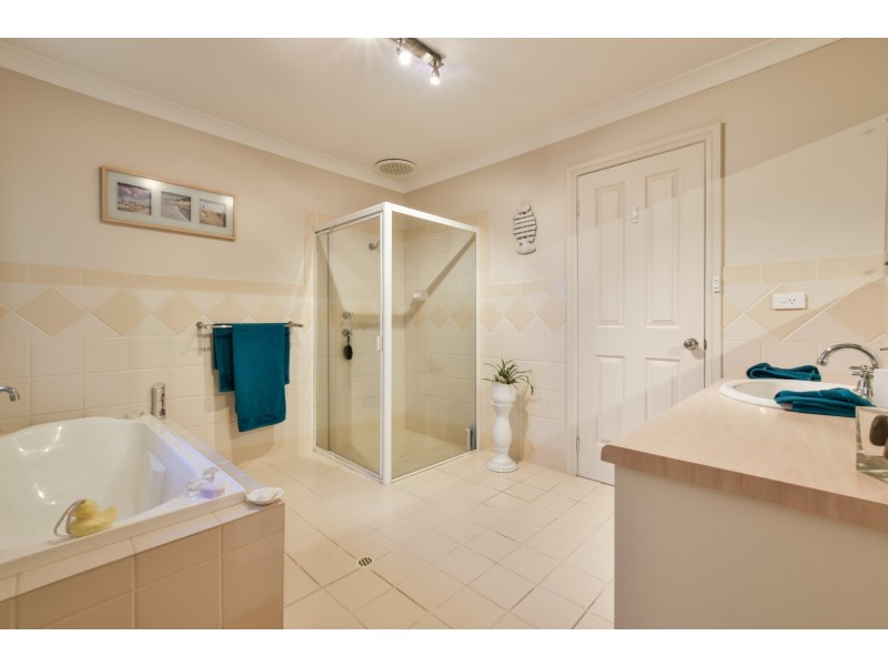 3 Jerilderie Drive, Happy Valley SA 5159