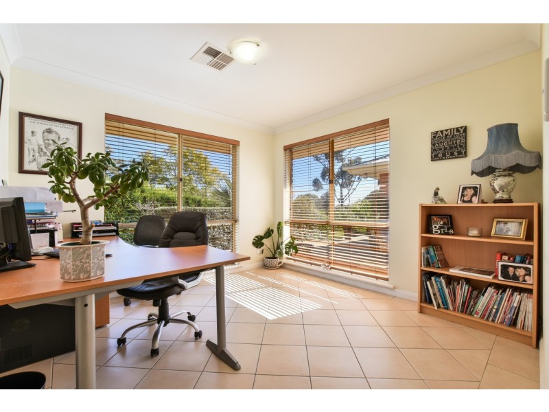 3 Jerilderie Drive, Happy Valley SA 5159