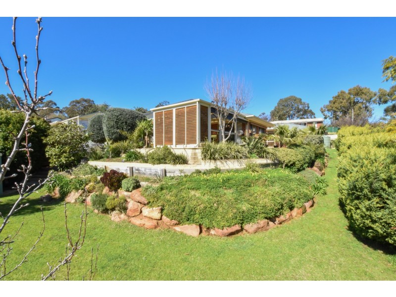 3 Jerilderie Drive, Happy Valley SA 5159