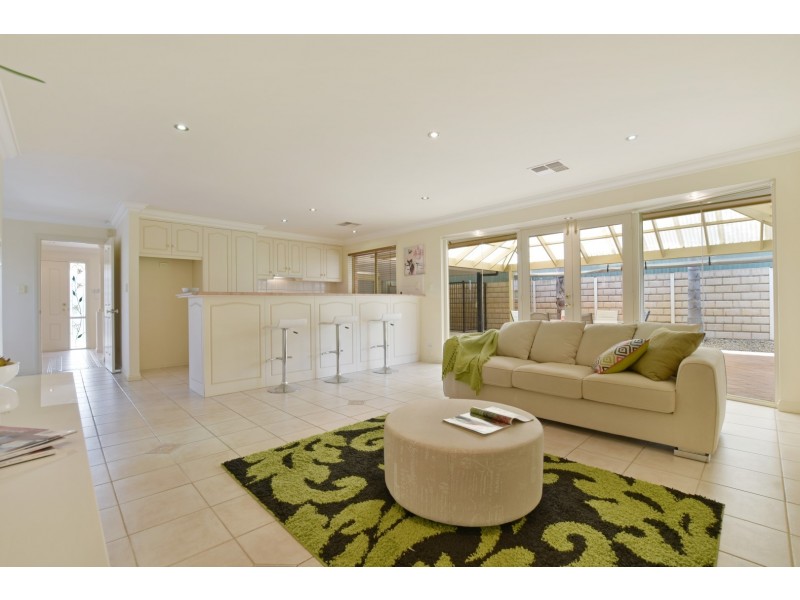 40 Elizabeth Crescent, Hallett Cove SA 5158