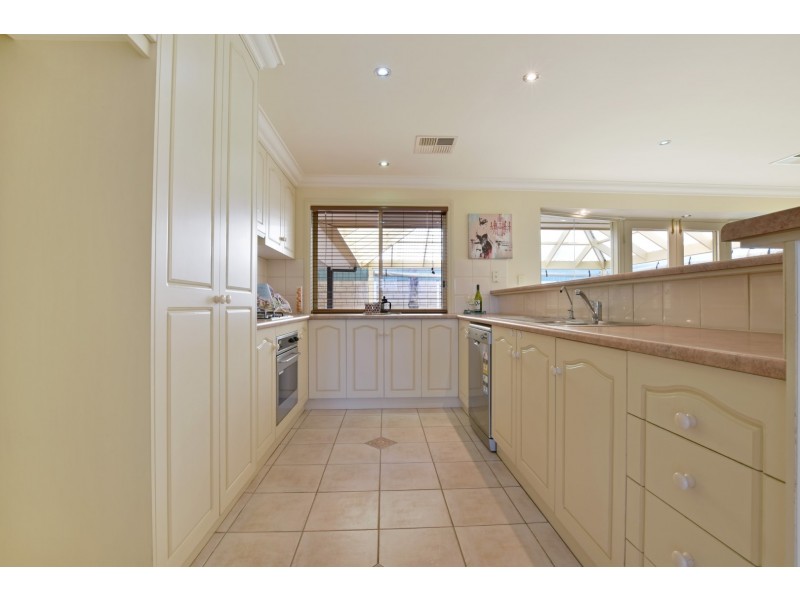 40 Elizabeth Crescent, Hallett Cove SA 5158