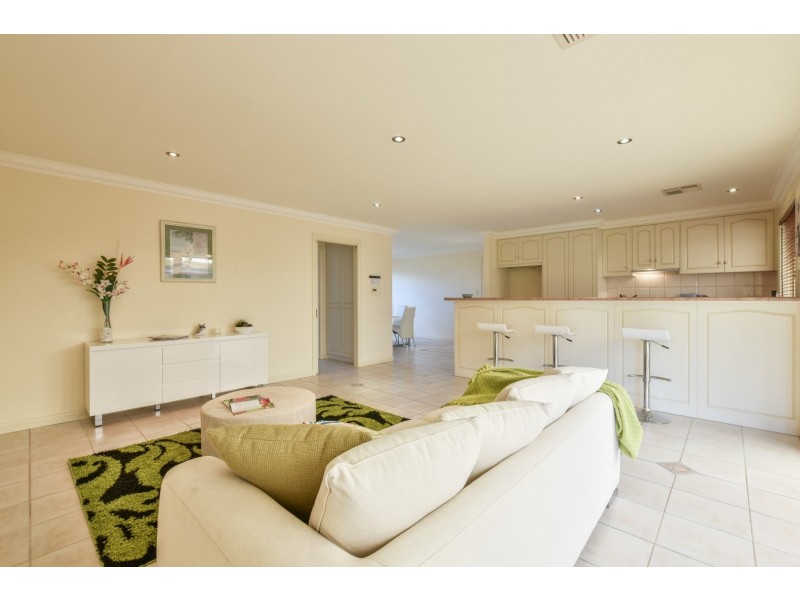 40 Elizabeth Crescent, Hallett Cove SA 5158