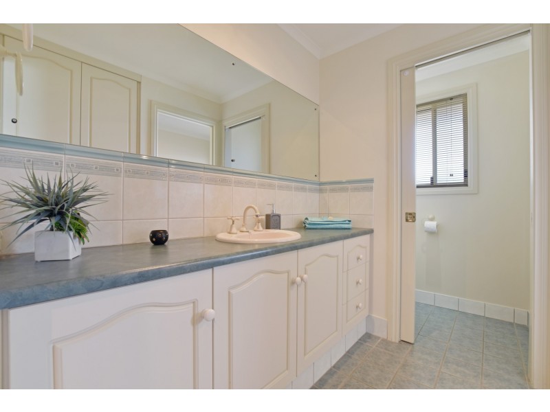 40 Elizabeth Crescent, Hallett Cove SA 5158