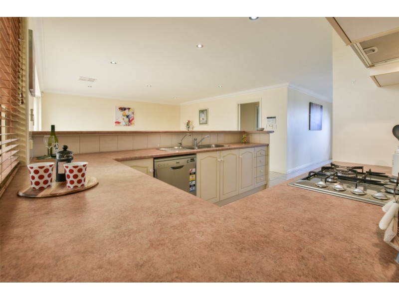 40 Elizabeth Crescent, Hallett Cove SA 5158