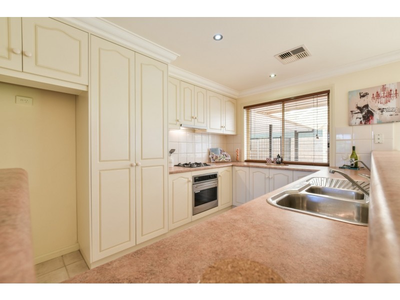 40 Elizabeth Crescent, Hallett Cove SA 5158