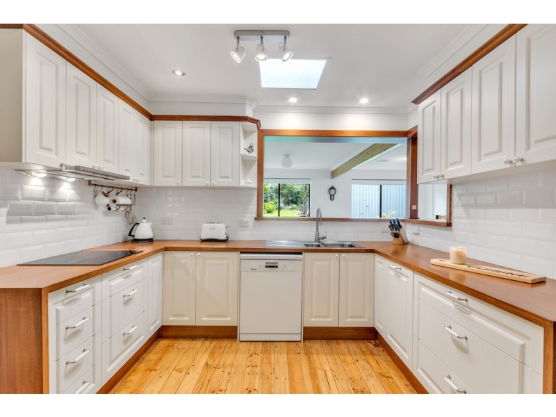 5 Chilcomb Drive, Huntfield Heights SA 5163