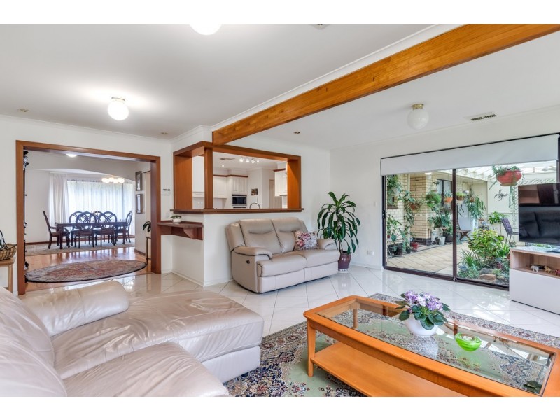 5 Chilcomb Drive, Huntfield Heights SA 5163