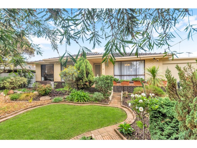 5 Chilcomb Drive, Huntfield Heights SA 5163