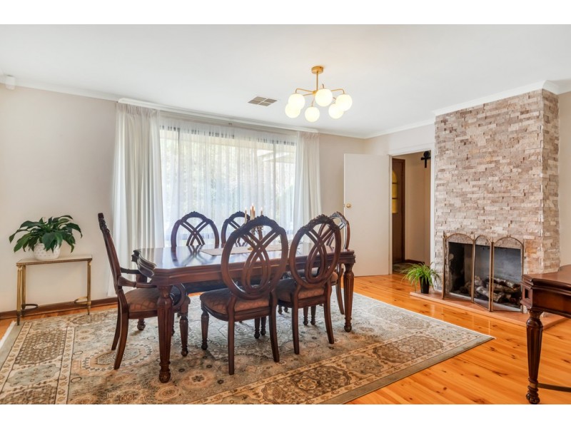5 Chilcomb Drive, Huntfield Heights SA 5163
