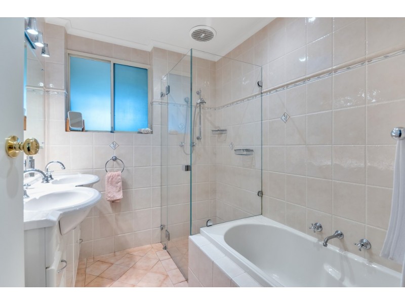 5 Chilcomb Drive, Huntfield Heights SA 5163