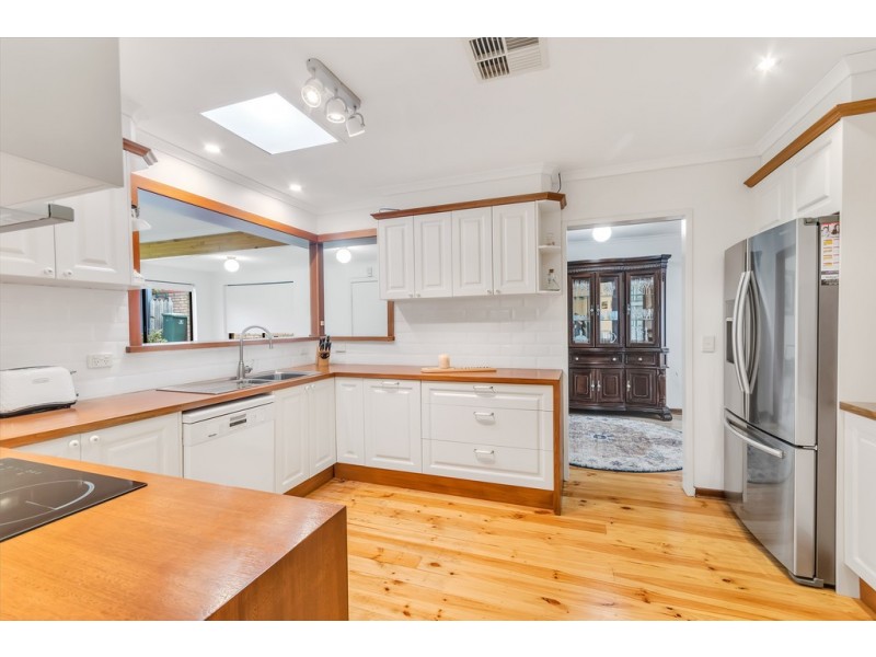 5 Chilcomb Drive, Huntfield Heights SA 5163