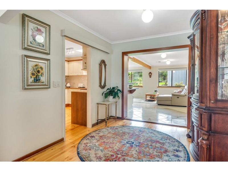 5 Chilcomb Drive, Huntfield Heights SA 5163