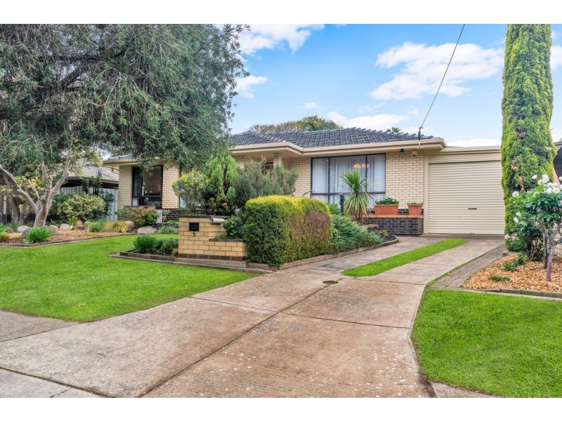 5 Chilcomb Drive, Huntfield Heights SA 5163