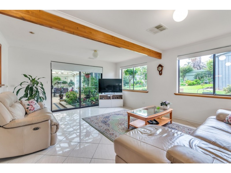 5 Chilcomb Drive, Huntfield Heights SA 5163