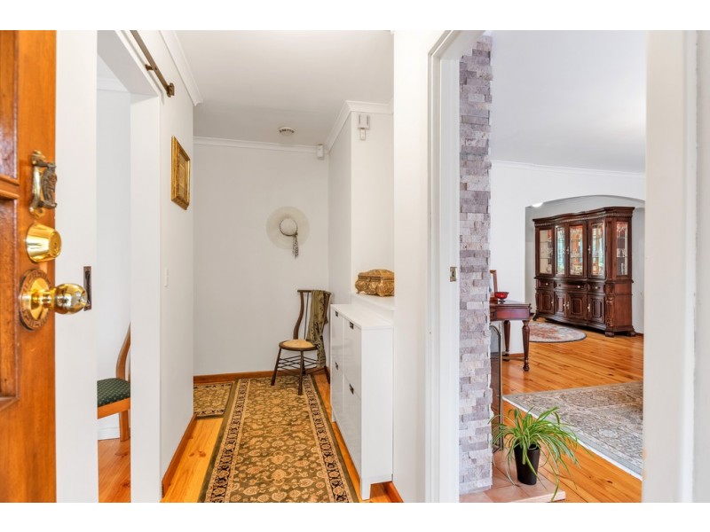 5 Chilcomb Drive, Huntfield Heights SA 5163