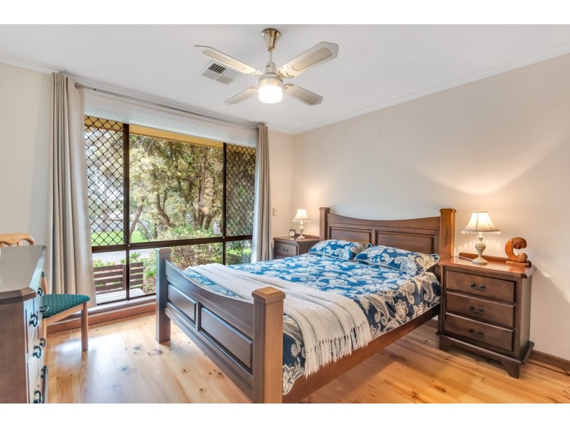 5 Chilcomb Drive, Huntfield Heights SA 5163