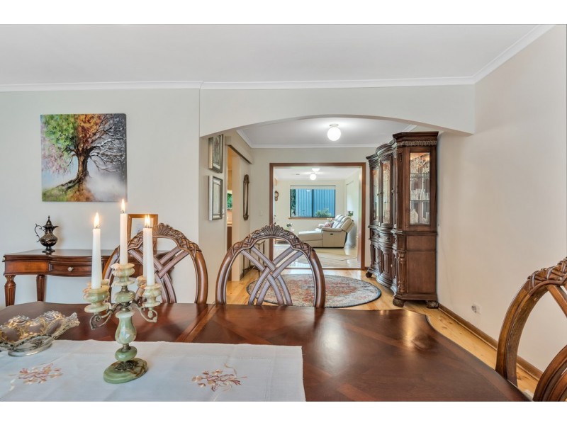 5 Chilcomb Drive, Huntfield Heights SA 5163